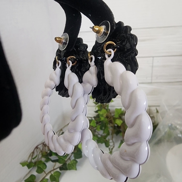 Big Bold Lion Doorknocker Black and White Statement Earrings - Picture 8 of 8